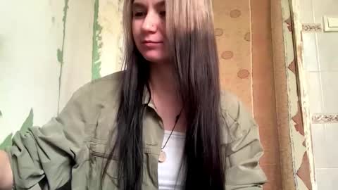 Lola online show from October 18, 9:35 am