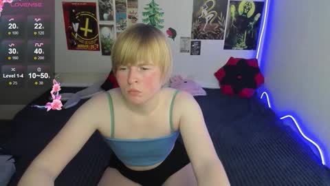 cattie_w_ online show from February 3, 1:24 am