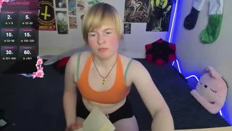 cattie_w_ online show from January 9, 1:44 am