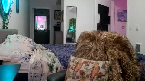 Cayla online show from December 19, 3:24 am