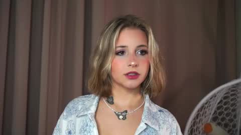 Lina  online show from May 28, 7:23 pm