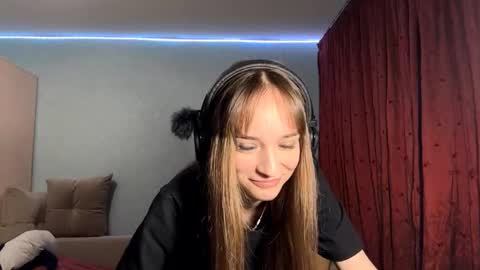 Lily online show from November 12, 4:42 pm