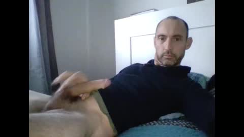 Snapshot of cedric223 chatting on February 27, 5:37 pm cedric223 online show from February 27, 5:37 pm