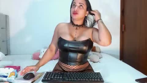 celeneortiiz online show from February 15, 6:39 pm