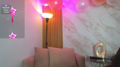 celeste_collinss_ online show from December 18, 11:44 pm