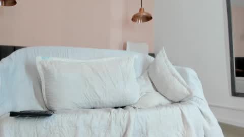 celeste_smmith_ online show from March 11, 10:18 am