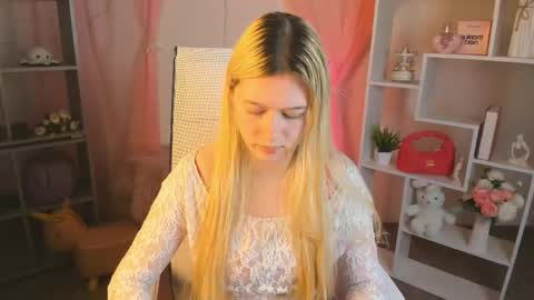 your cute kitty online show from April 15, 7:58 pm