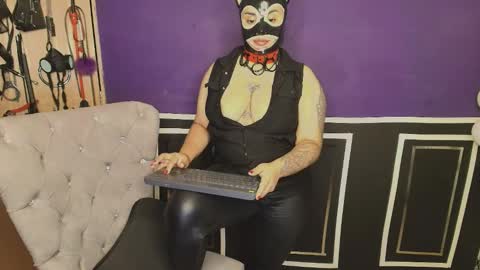       online show from March 6, 11:53 am