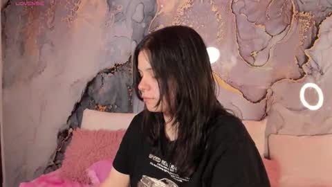 Hello guys my name is Sofi and Lizzie and  Vanessa online show from March 18, 5:13 am