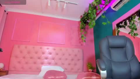channel_russe online show from May 22, 6:14 pm