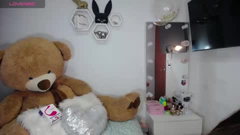 Isabella online show from March 4, 10:01 am