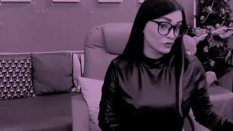 The Queen online show from January 10, 4:01 pm