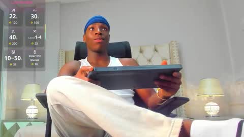 charlesbrown_ online show from September 22, 8:35 pm