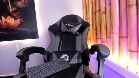 CHARLOTTE  online show from March 19, 9:09 pm