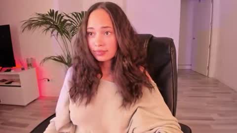 charlotte hamilton online show from October 6, 10:05 pm