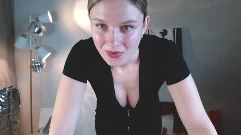Michelle  online show from May 12, 2:09 am
