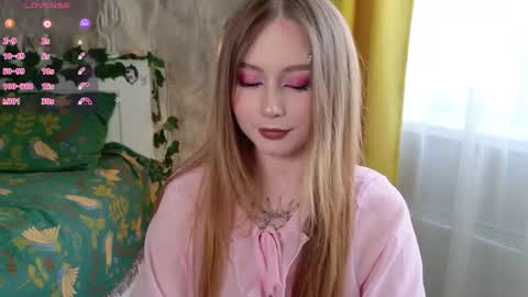 Snapshot of charming_lilly chatting on September 12, 8:05 am Lissa online show from September 12, 8:05 am