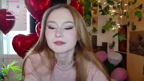Snapshot of charming_lilly chatting on February 14, 12:36 pm Lissa online show from February 14, 12:36 pm