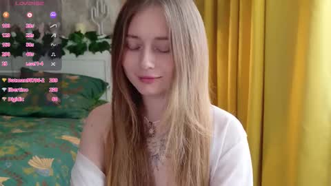 Snapshot of charming_lilly chatting on September 13, 8:50 am Lissa online show from September 13, 8:50 am