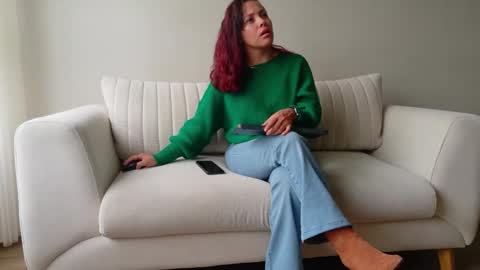 Regina Phalange online show from November 6, 5:27 pm