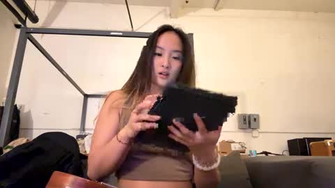 chellybear101 online show from December 16, 2:25 am