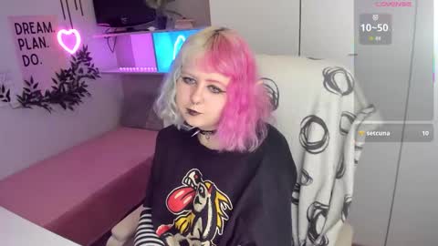 Sarah online show from February 23, 9:39 pm