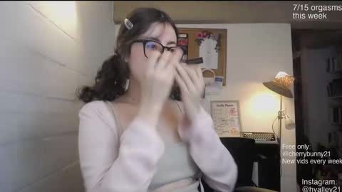 Sarah Prez online show from March 2, 5:01 am