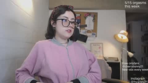 Sarah Prez online show from April 17, 8:50 am