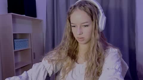 Evie online show from October 30, 12:06 pm