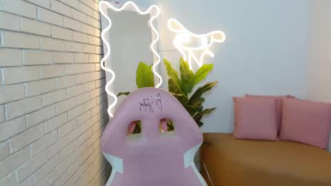 Chiara  online show from February 22, 9:45 am