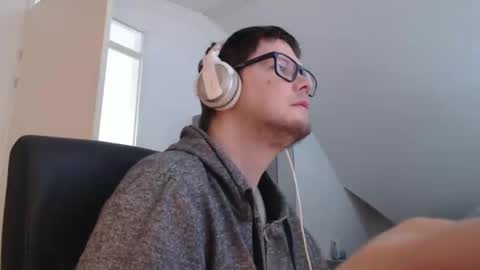 Snapshot of chillzonecam chatting on October 17, 11:47 am chillzonecam online show from October 17, 11:47 am