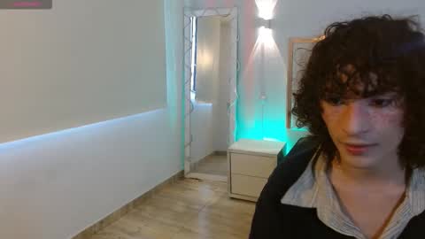 chipi_tay online show from February 7, 7:50 pm