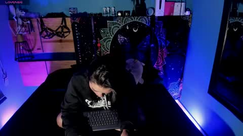 Chloeallennn  online show from May 15, 4:47 pm