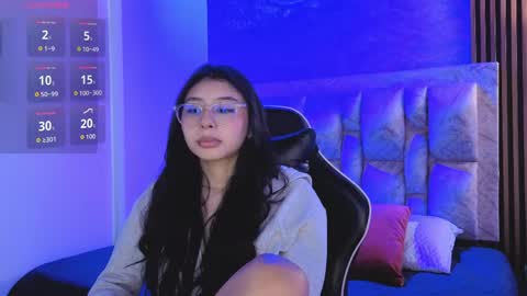 chloe_bluee_ online show from April 25, 11:34 am