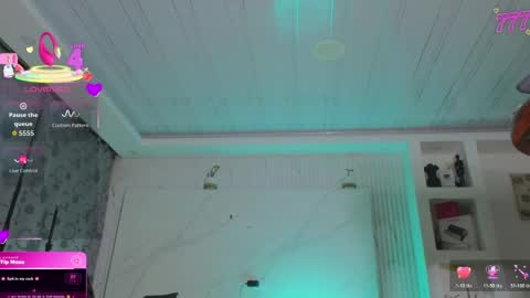 chloe_cooperr online show from April 18, 10:17 am