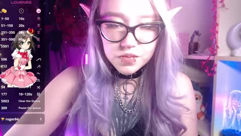 Snapshot of chloe_crystall_killer chatting on December 5, 1:44 pm chloe_crystall_killer online show from December 5, 1:44 pm