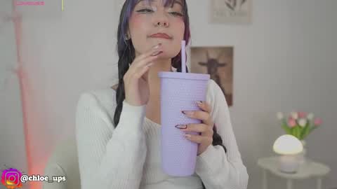 Chloe  online show from May 12, 6:44 am