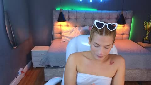 CHLOE online show from January 3, 9:36 pm