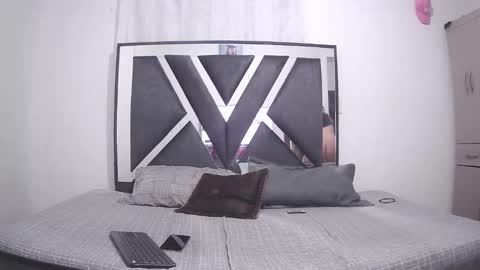 Chloe and Danna online show from December 23, 1:12 am