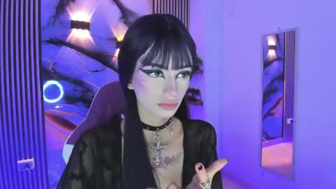 chloe_jacksonn online show from June 18, 5:07 pm