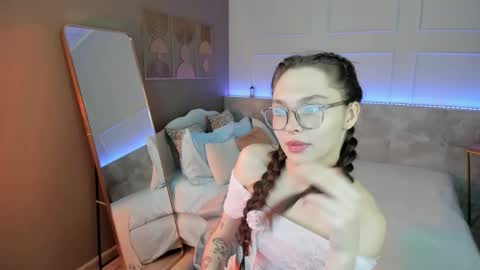 Chloe online show from May 16, 2:27 pm