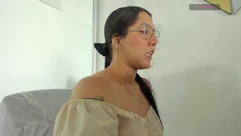 chloe_thomsoon online show from May 7, 8:48 pm