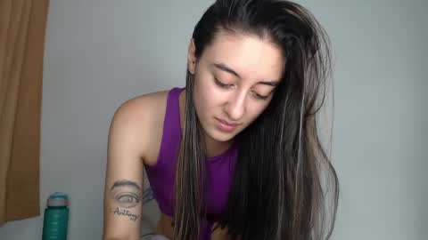 Snapshot of chloe_vahos chatting on September 17, 8:45 pm Chloe online show from September 17, 8:45 pm