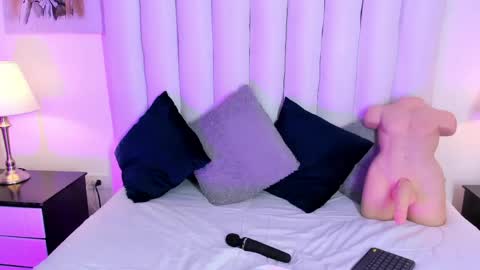 chloe_wilson7 online show from May 10, 11:27 am