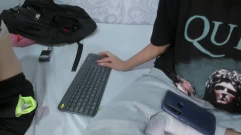 chloeandterra online show from June 6, 2:01 pm