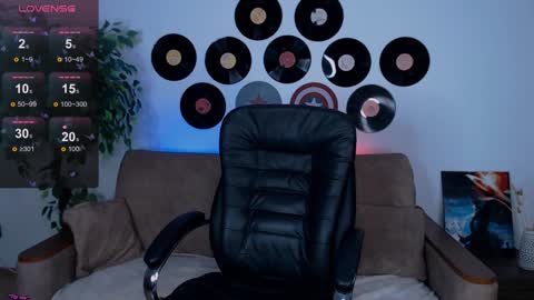 Ask me  online show from February 8, 10:19 pm