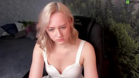 Chloe Deccker online show from May 13, 2:21 am
