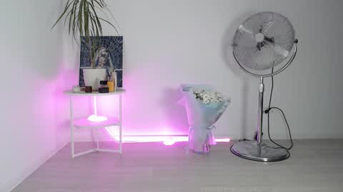 Chloe online show from September 13, 4:42 pm