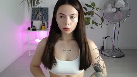 Chloe online show from September 21, 1:59 pm