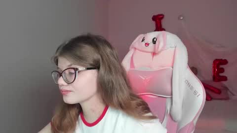 ChloeHalses online show from February 17, 5:17 am